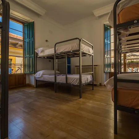 Covent Garden By Gaiarooms Hostel Leon