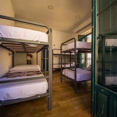 Covent Garden By Gaiarooms * Leon