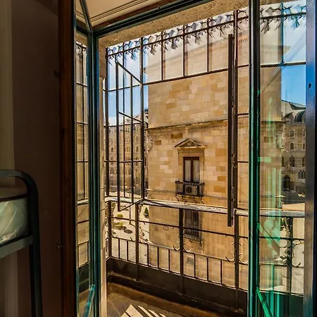 Covent Garden By Gaiarooms * Leon